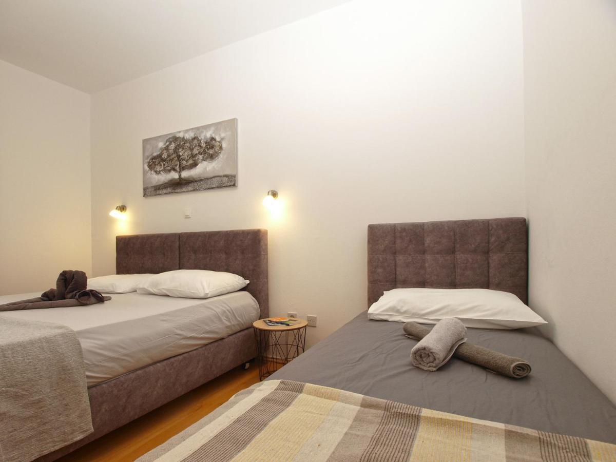 Apartments Biskupije 810 Medulin Bagian luar foto