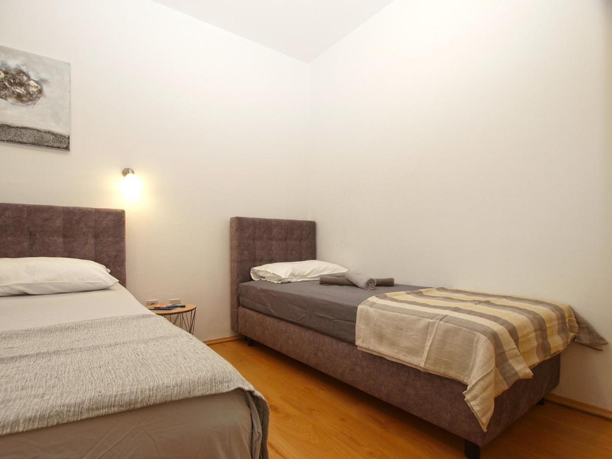 Apartments Biskupije 810 Medulin Bagian luar foto